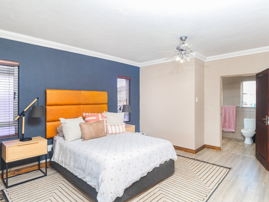 6 Bedroom Property for Sale in Kosmos Ridge North West